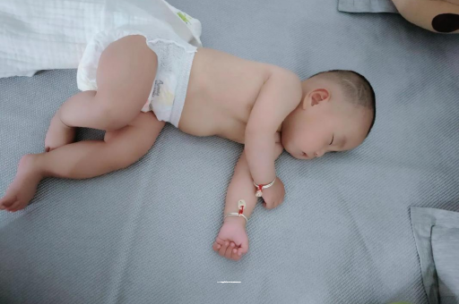 哈密宝宝多久会坐